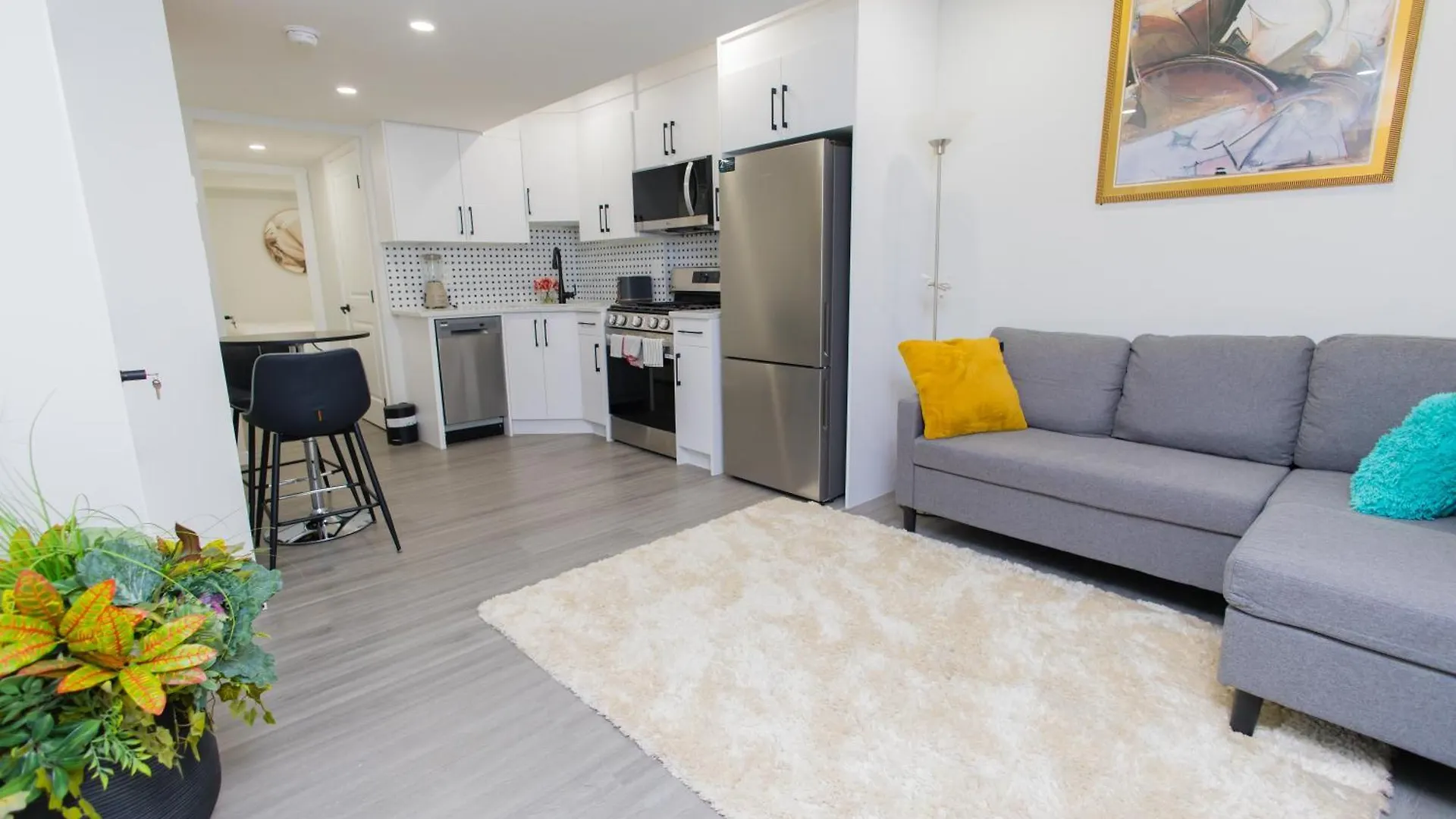 Apartment Cozy Quarters Your Comfy Haven Canada